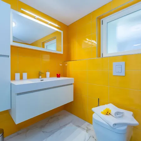 Yellow View - Happy *
